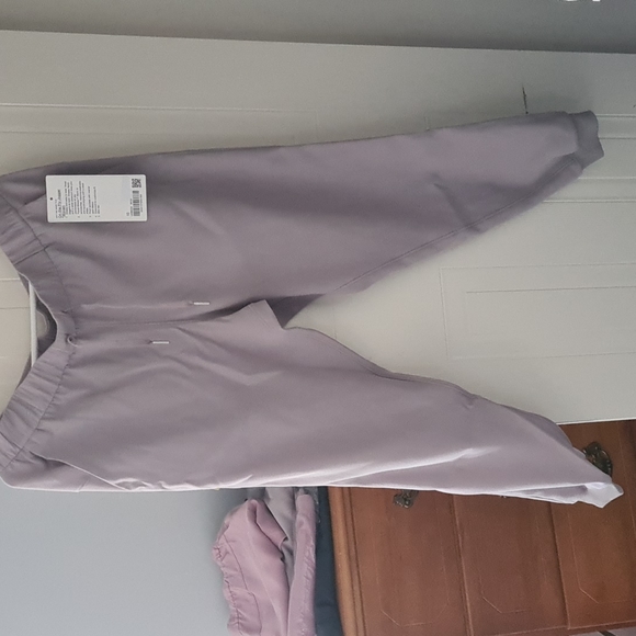 On The Fly Joggers - Picture 2 of 3